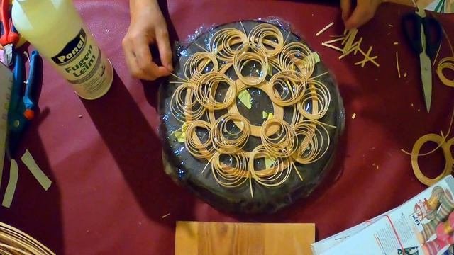Зимний букет на каркасе из ротанга.