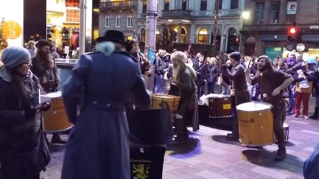 Clanadonia amazing Glasgow street performance