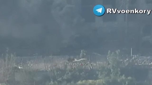Российская армия уничтожает бронетехнику и хрякопехоту, наступая в Харьковской области.