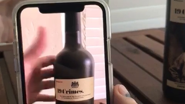 3D этикетка плюс она разговаривает 
