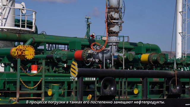 Погрузка нефти и нефтепродуктов в морской танкер: как это происходит в порту Тамань