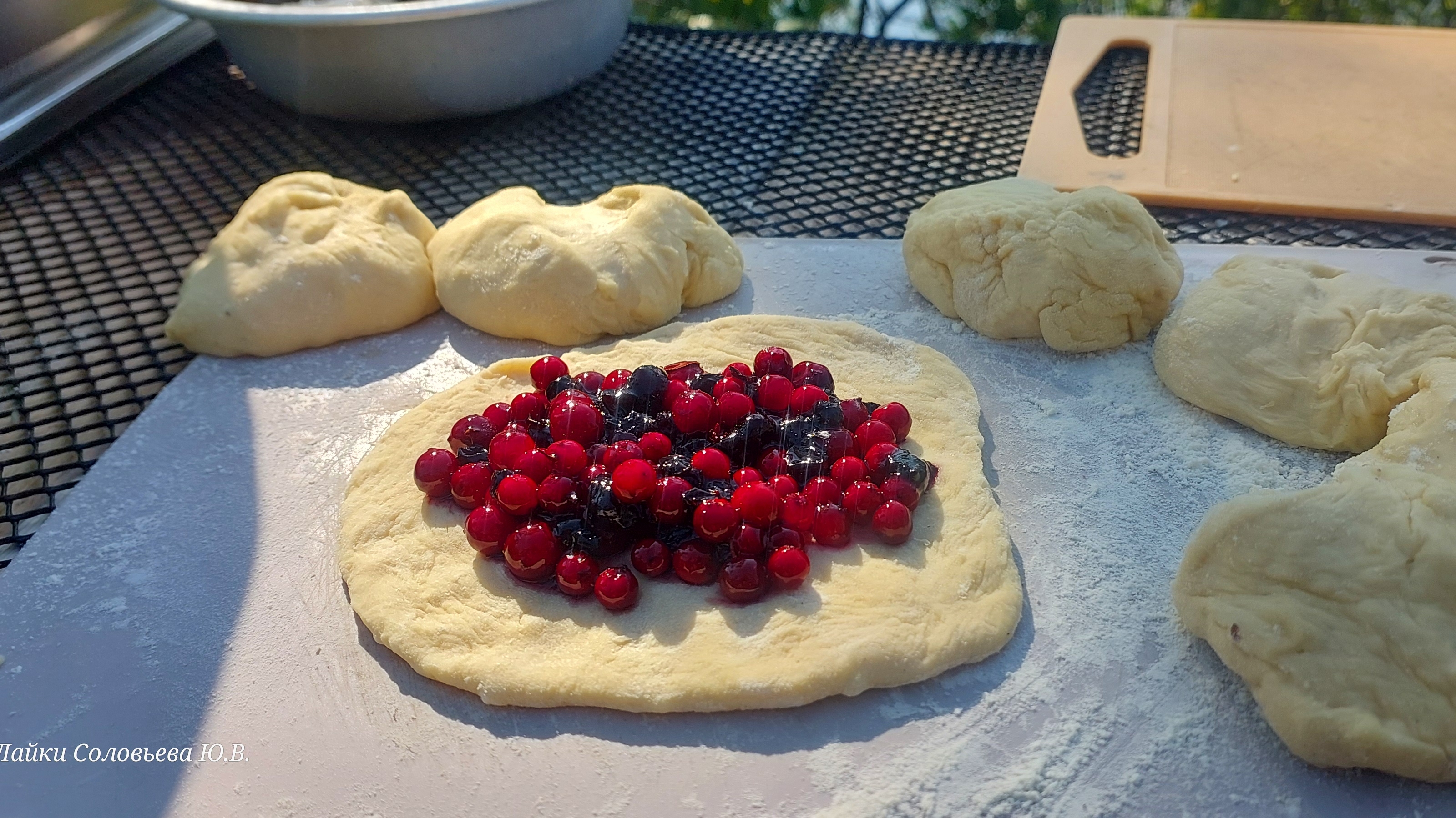 Пироги с брусникой в тайге