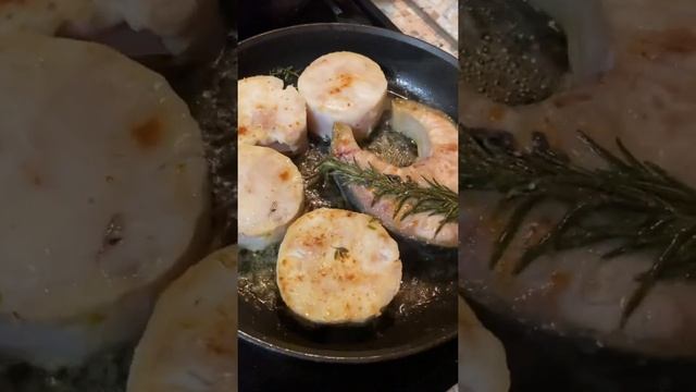 Готовим ужин! Стейк Ленского Осетра и медальоны из Хека, это фантастика?