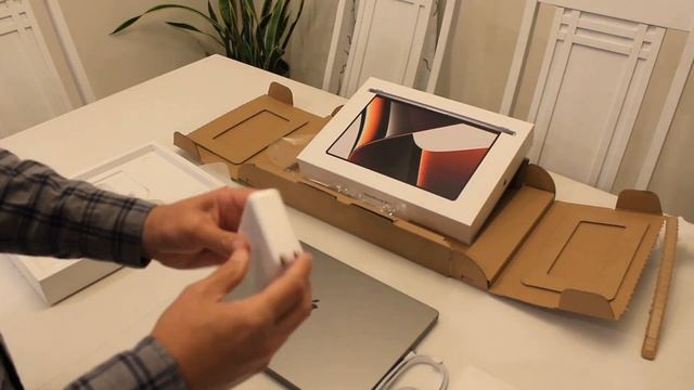 Unboxing MacBook Pro 16-inch   M1 Max  - 64GB unified memory