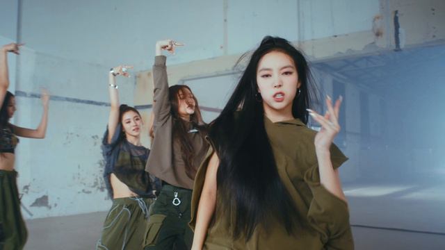 ‘MEOW’ OFFICIAL CHOREOGRAPHY VIDEO