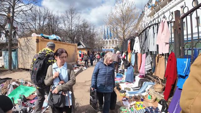 I Went to Moscow's LARGEST Flea Market: Izmaylovo Market