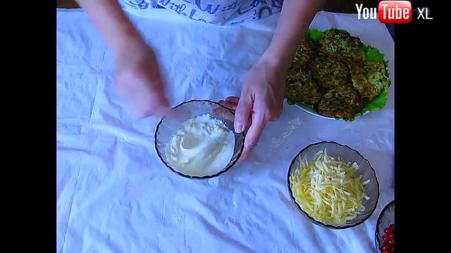 Кабачковые оладьи с сыром и смородиной/простой рецепт кабачковых оладьев/fritters of zucchini