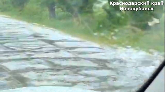 КРАСНОДАР-Град в Краснодарском крае сегодня в Новокубанске пострадал урожай,лед на деревьях