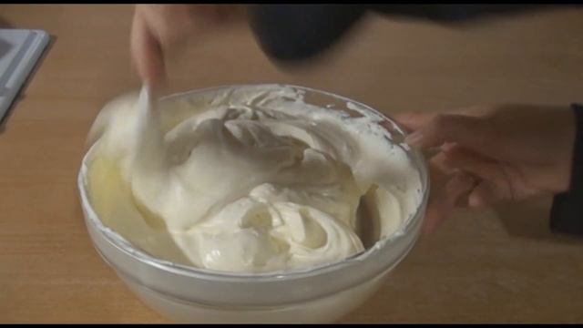 Торт пирамида с клубникой без выпечки