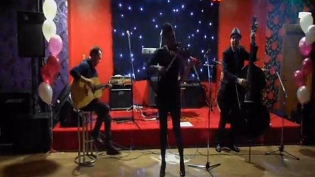 Melika Queely @ Bar La Reference 2012.wmv