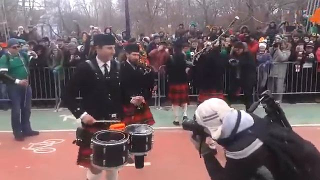 Волынка Queen, AC DC, Boney M!