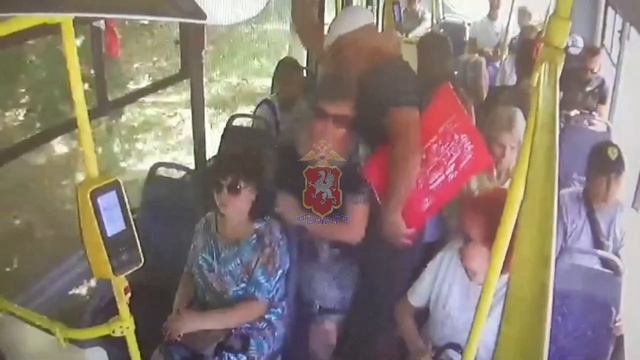 В Севастополе оперативники задержали подозреваемого в краже забытого в троллейбусе ноутбука