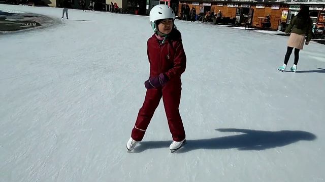 Амина и Аружан на высокогорном катке "Медеу"