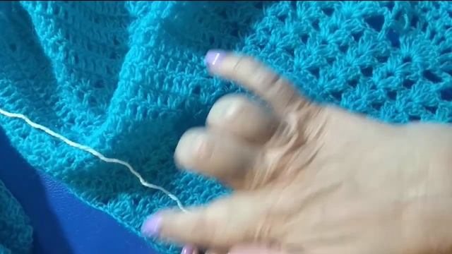 Накидка крючком из пряжи Ализе Дива Омбре Батик.