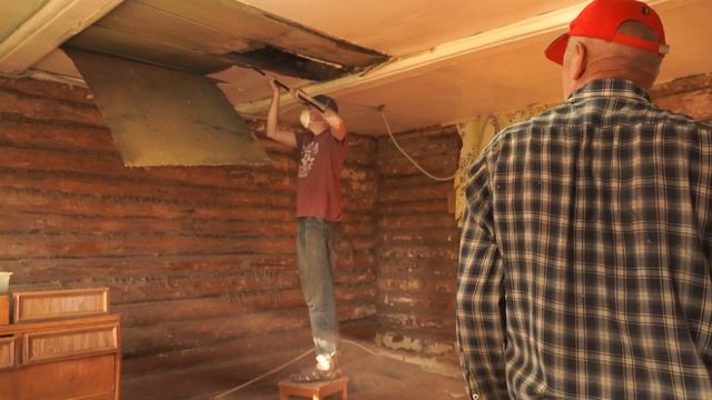 Пусть крыша будет целой: ремонт крыши и потолка домика в деревне