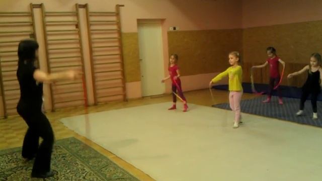 Упражнения со скакалкой в игровой форме