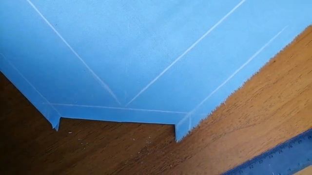 Скатерть на праздничный стол. Застрочить уголки.