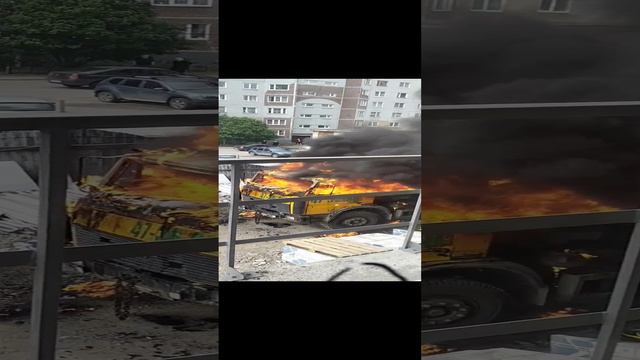 Жесть на стройке произошло возгорание автокрана МАЗ.