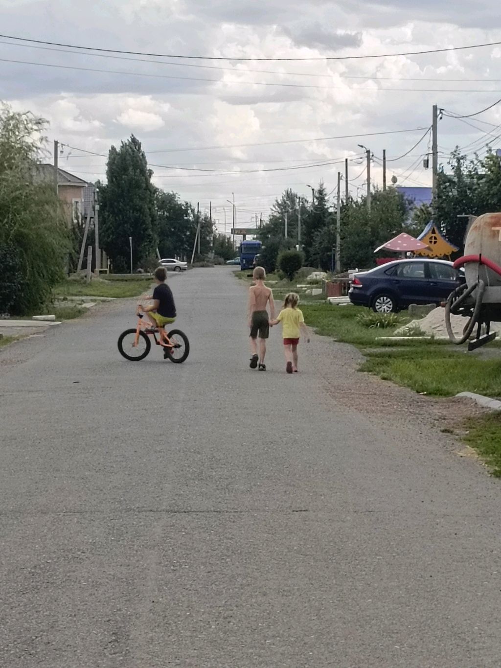 палец