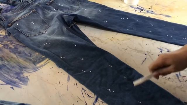 Как вьетнамские умельцы делают модные рваные джинсы