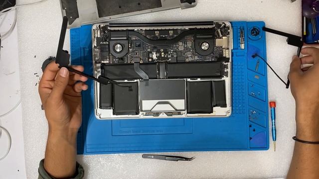 Macbook Pro 13" 2013 Speakers replacement tutorial #apple#brand#famous#new#world#2022#top#macbook