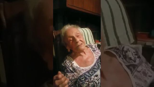 Anciana de 99 aos recita poema No Envejezco Jams