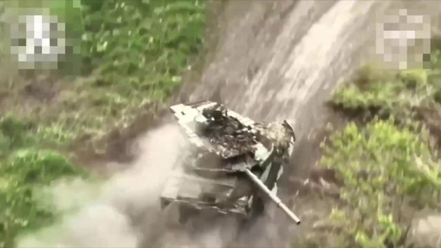 Российский Т-90М «Прорыв»  выдержал несколько попаданий вражеских FPV-камикадзе