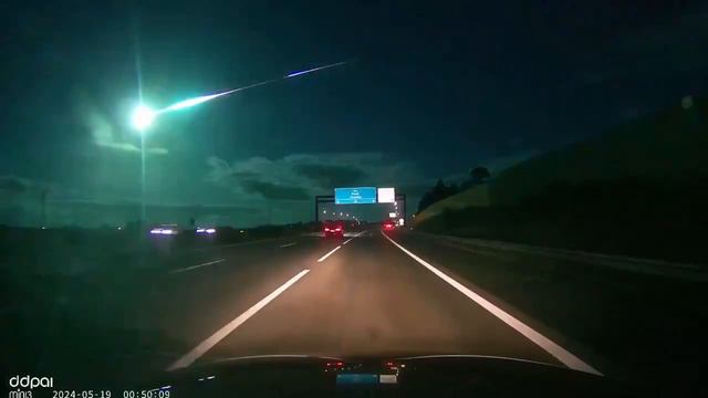 Яркий метеорит пронесся в небе над Португалией.