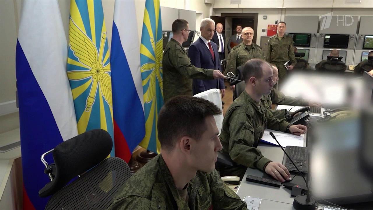 Работу ВКС в зоне спецоперации продемонстрировали министру обороны РФ