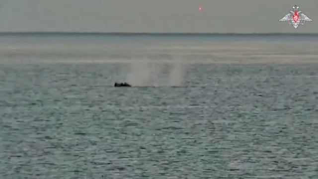 Кадры уничтожения безэкипажных катеров ВМС Украины в акватории Чёрного моря