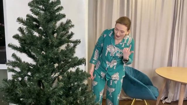 ВЛОГ | УКРАШАЕМ ЕЛКУ, ДЕЛАЕМ РОЖДЕСТВЕНСКИЙ ВЕНОК | МОЯ НОВОГОДНЯЯ ПИЖАМА | РАСПАКОВКА | НОВЫЙ ГОД