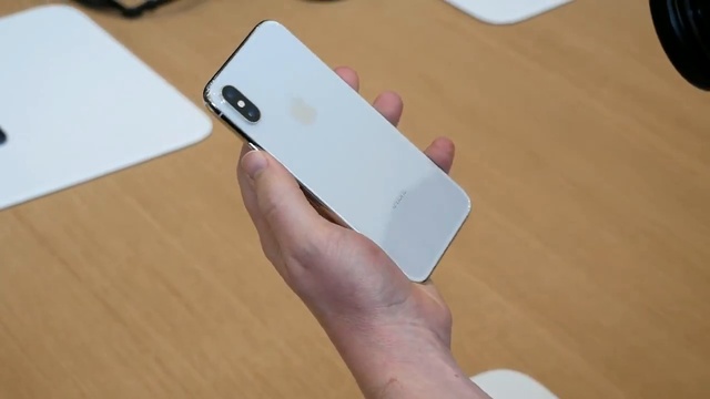 Первый обзор iPhone X на русском