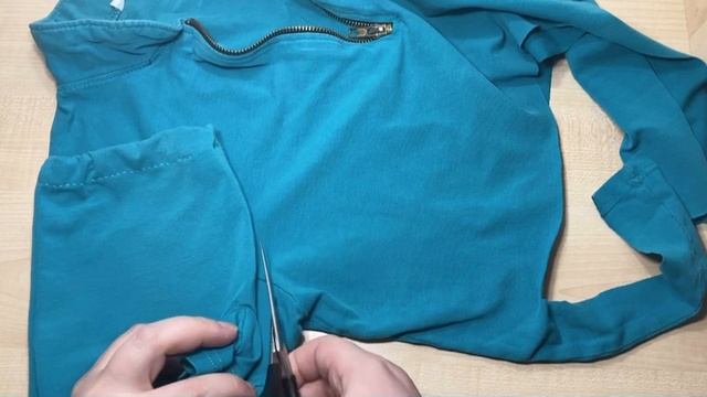 Не выкидывайте старые футболки. Из двух футболок четыре нужные вещи