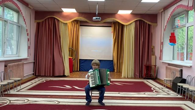Гусев Тимофей выступает в детском саду.