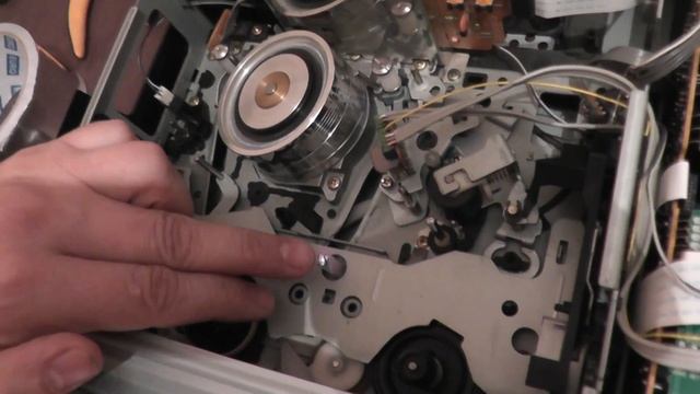 Akai VS-R120 загрузка кассетоприёмника (casset house) без кассеты