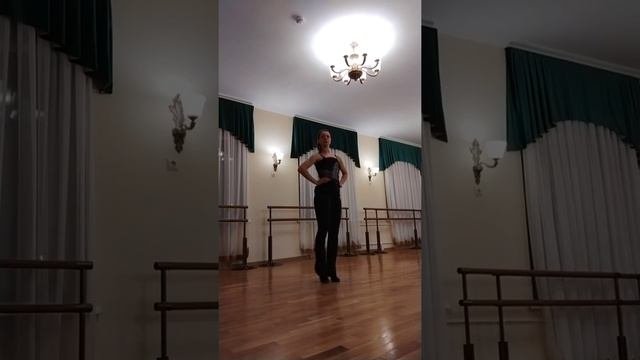 15.02 1гр.1го 17.00 Управления на середине зала постановка танца Вальс