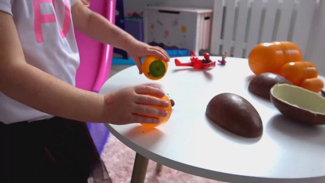 Николь и друзья играют в активные игры на свежем воздухе | ach nicole