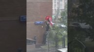 В Новой Москве ветер сорвал российский флаг - дети вернули его на место!