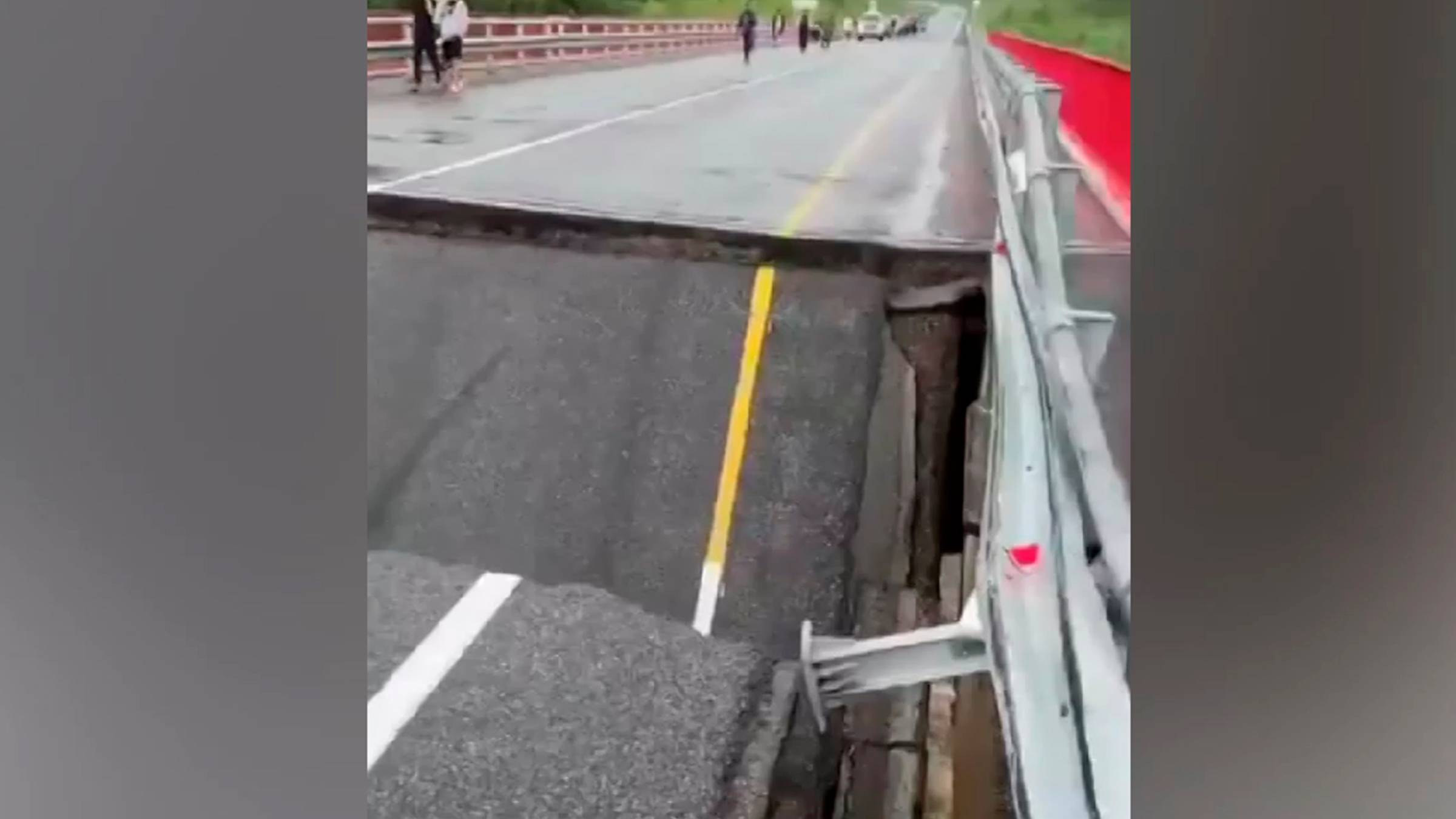 Автомобильный мост обрушился в Бурятии