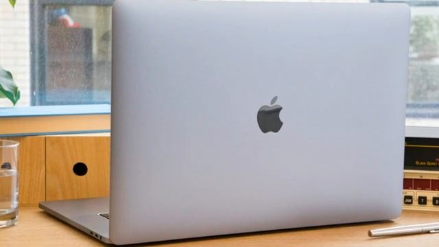 Apple 15-inch MacBook Pro Review | touch bar