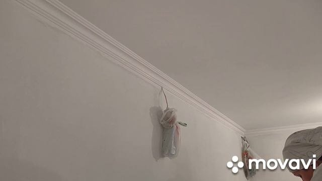 Как покрасить галтели потолка