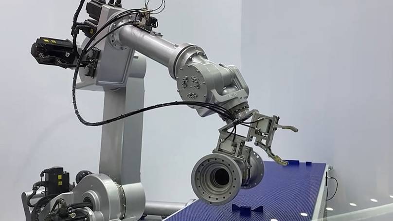 Промышленные роботы на выставке "Иннопром-2024"