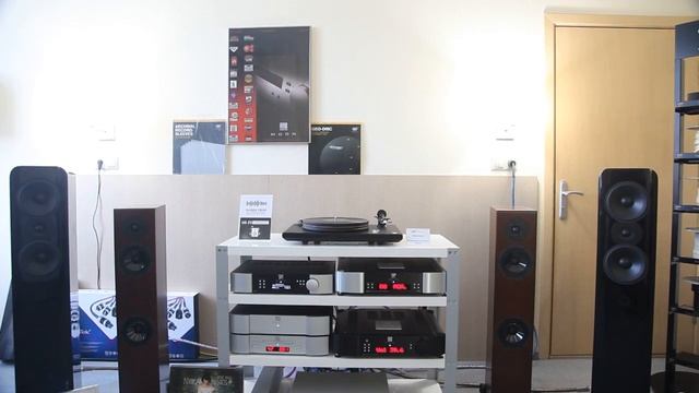 Q Acoustics Concept 500 SimAudio Moon NEO 330A SIM Audio Moon NEO 260D