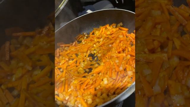 Зажарка лука,моркови,чеснока и копчёной паприки?????