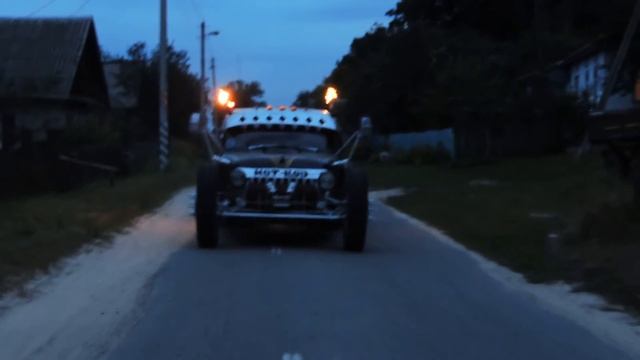 HOT-ROD языки пламени из выхлопной