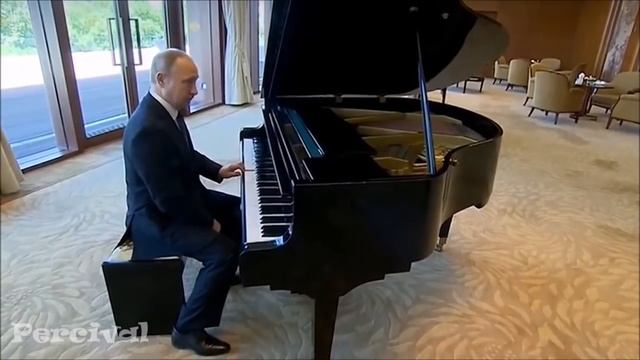 Путин играет Катюшу на пианино