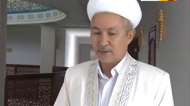 Чистая вода и финики перед молитвой