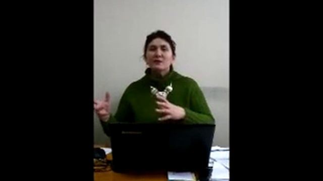 Лариса Абдуллина шиғыр яҙырға өйрәтә