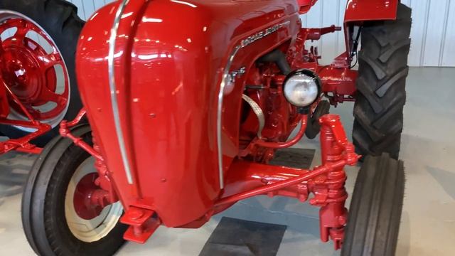 Our roadtrip to see classic Automobiles (and tractors) at the Northeast Classic Car Museum!