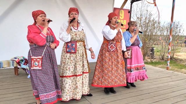 Народно фольклорный ансамбль Заряница - Карагод (Анна Сизова)
